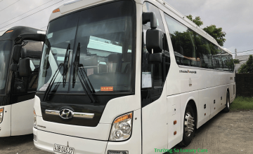 Cho thuê xe du lịch 45 chỗ Universe đời mới tại Đà Nẵng