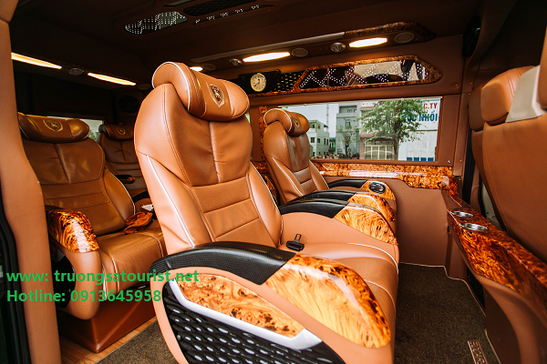cho-thue-xe-dcar-limousine-ford-9-cho-tai-da-nang-(4)