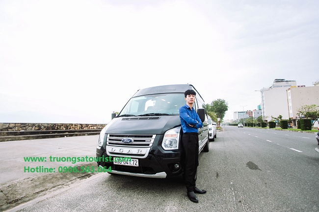 thue-xe-ford-limousine-9-cho-tai-hue-da-nang-hoi-an-(1)