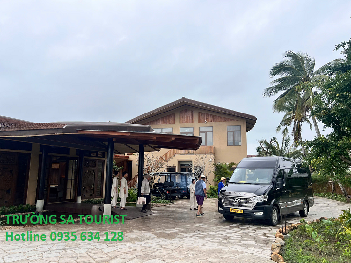 thue-xe-vip-limousine-9-cho-da-nang-(1)