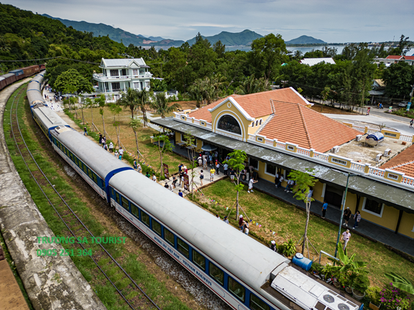 tour-tau-lua-chay-bang-hoi-nuoc-da-nang-hue-1-ngay-(2)