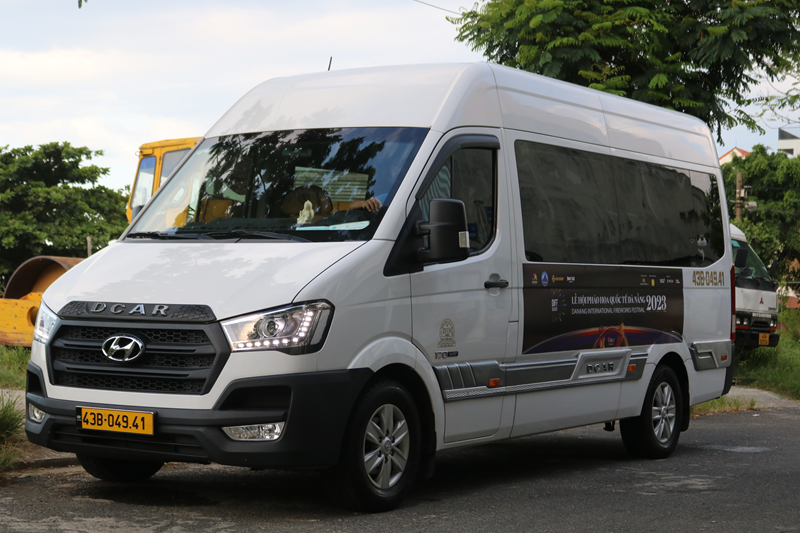 ve-xe-bus-limousine-9-cho-da-nang-hue-don-tra-tan-noi-gia-re-(2)