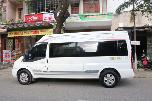 xe-dcar-limousine-9-cho-da-nang-cho-thue-co-tai-xe-(1)